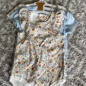 Organic cotton onesie set of 3 size 6-9 months